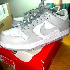 NIKE GREY FOG LOW DUNKS SHOES